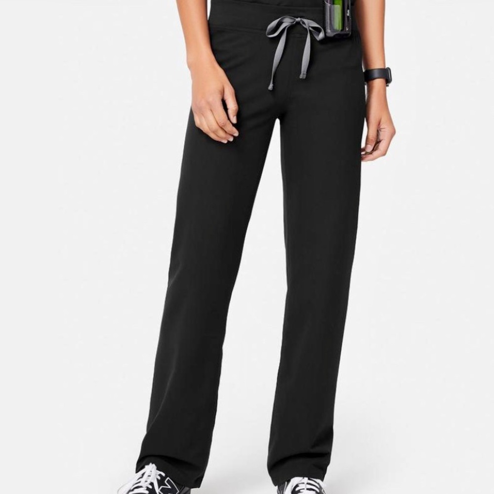 FIGS Livingston Basic Scrub Pants in BLACK